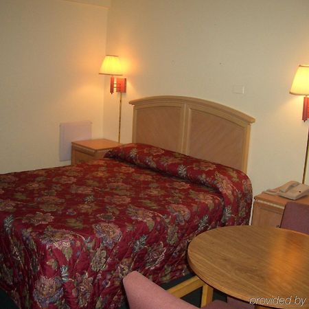 Travelers Inn Gainesville Bilik gambar